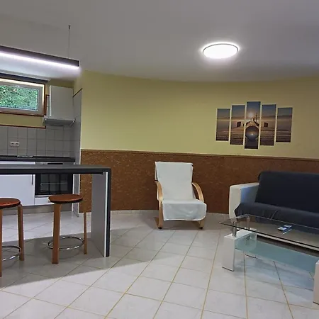 منزل للإقامة Biro Apartmanhaz Balatongyörök